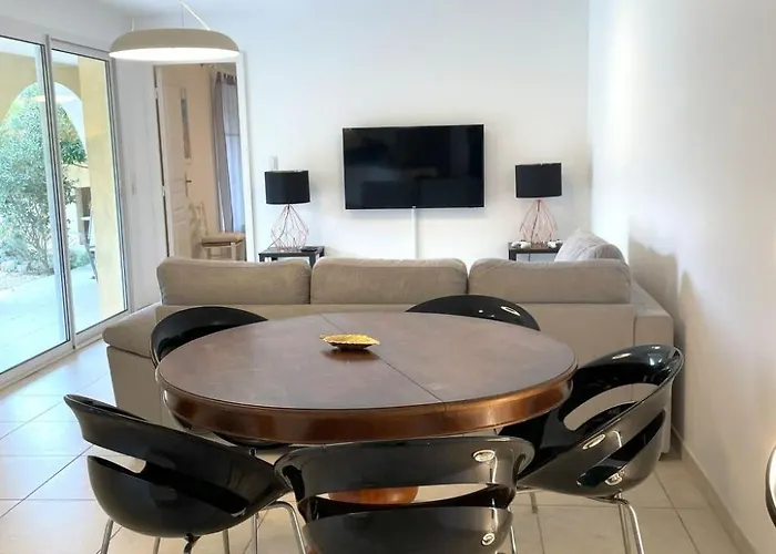 Les Palmiers By Interhome Apartmán